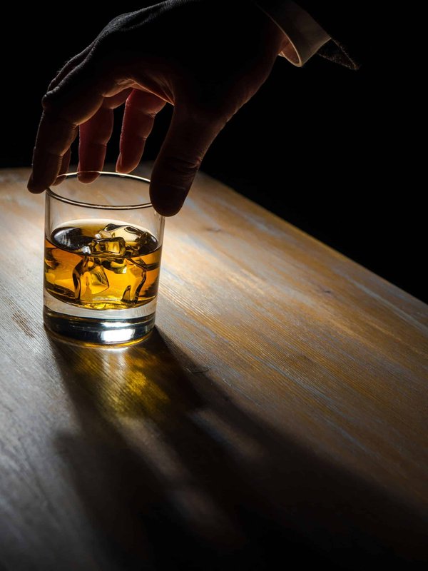 Découvrez l'univers du whisky : origines et saveurs